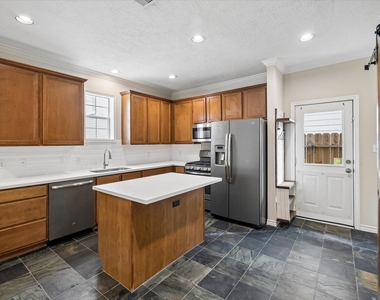 1821 Lewis Street - Photo Thumbnail 8