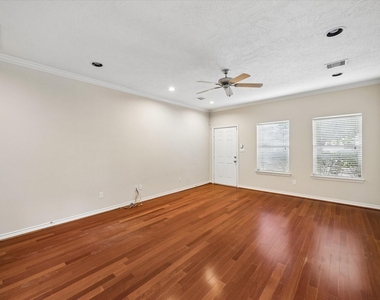 1821 Lewis Street - Photo Thumbnail 6