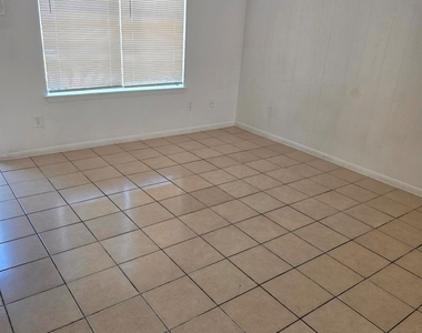 600 Hilliard Street - Photo Thumbnail 4