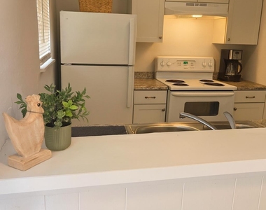 600 Hilliard Street - Photo Thumbnail 2
