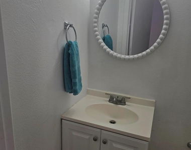 600 Hilliard Street - Photo Thumbnail 6