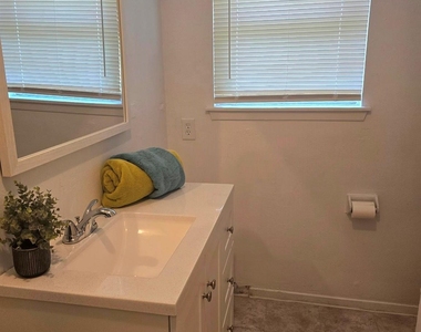 600 Hilliard Street - Photo Thumbnail 7