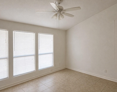 1014 Graham Street - Photo Thumbnail 3