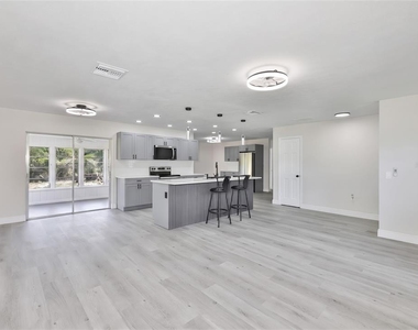 614 Huntington Street - Photo Thumbnail 16