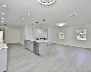 614 Huntington Street - Photo Thumbnail 10