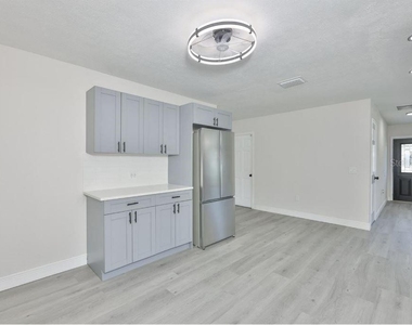614 Huntington Street - Photo Thumbnail 9