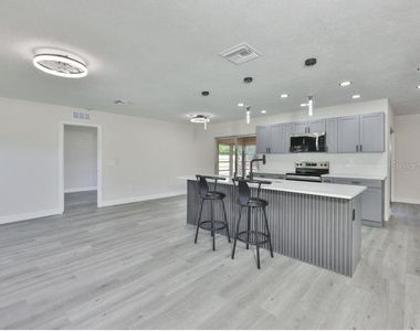 614 Huntington Street - Photo Thumbnail 3