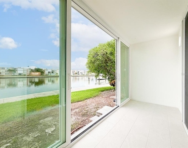 7625 Sun Island Drive S - Photo Thumbnail 11