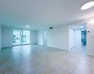 7625 Sun Island Drive S - Photo Thumbnail 16