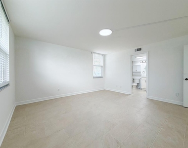 7625 Sun Island Drive S - Photo Thumbnail 26