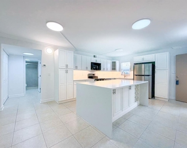 7625 Sun Island Drive S - Photo Thumbnail 12