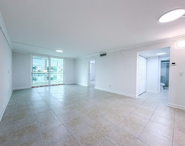 7625 Sun Island Drive S - Photo Thumbnail 18