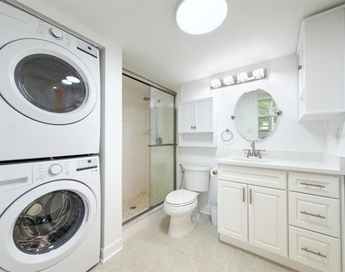 7625 Sun Island Drive S - Photo Thumbnail 4