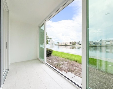 7625 Sun Island Drive S - Photo Thumbnail 10