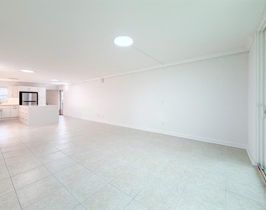 7625 Sun Island Drive S - Photo Thumbnail 20