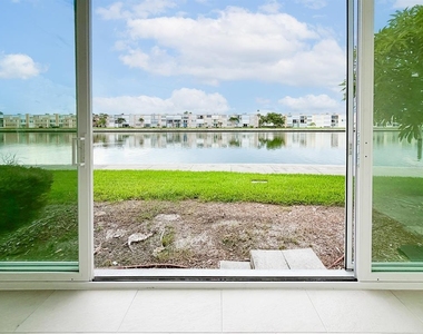 7625 Sun Island Drive S - Photo Thumbnail 6