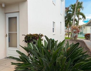 7625 Sun Island Drive S - Photo Thumbnail 7