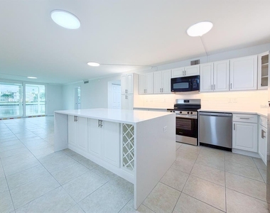 7625 Sun Island Drive S - Photo Thumbnail 5