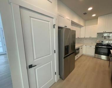 6315 S Richard Avenue - Photo Thumbnail 4
