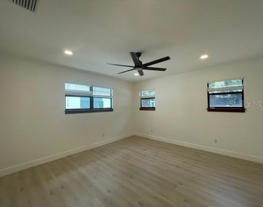 6315 S Richard Avenue - Photo Thumbnail 9