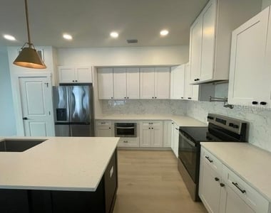 6315 S Richard Avenue - Photo Thumbnail 5