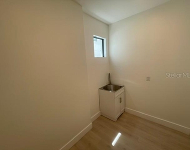 6315 S Richard Avenue - Photo Thumbnail 14