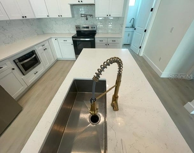 6315 S Richard Avenue - Photo Thumbnail 6