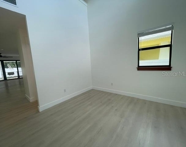 6315 S Richard Avenue - Photo Thumbnail 2