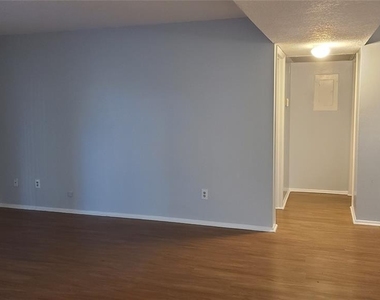 4411 Shady Terrace Lane - Photo Thumbnail 7
