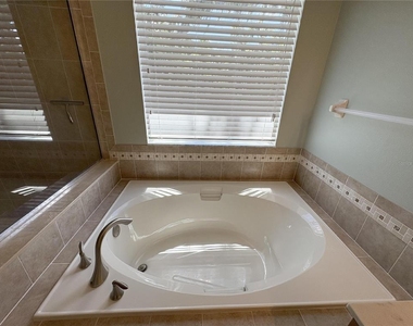 5822 Tulip Flower Drive - Photo Thumbnail 21