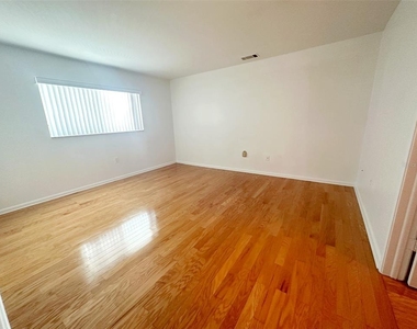 1819 Shore Drive S - Photo Thumbnail 7