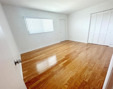 1819 Shore Drive S - Photo Thumbnail 10