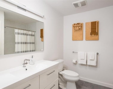 4831 W Bay Court Avenue - Photo Thumbnail 13