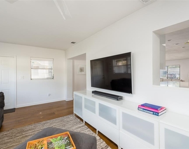 4831 W Bay Court Avenue - Photo Thumbnail 9