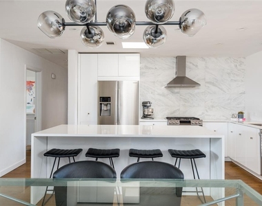 4831 W Bay Court Avenue - Photo Thumbnail 6