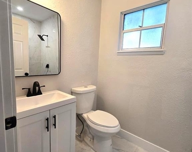 3108 Cleveland Heights Boulevard - Photo Thumbnail 8