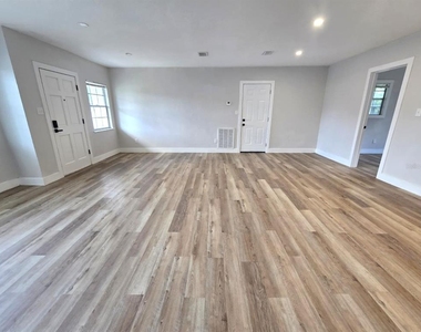 3108 Cleveland Heights Boulevard - Photo Thumbnail 5