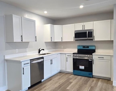 3108 Cleveland Heights Boulevard - Photo Thumbnail 4