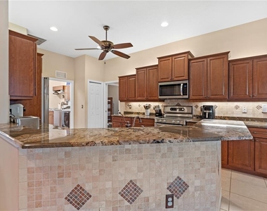 8914 30th Street E - Photo Thumbnail 14