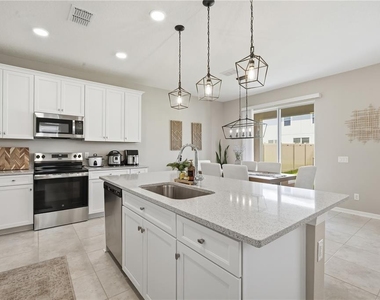 2633 Sunny Pebble Loop - Photo Thumbnail 8