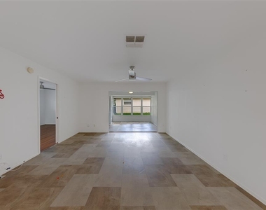 2460 Northside Drive - Photo Thumbnail 21