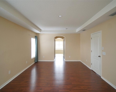 8718 Sandy Plains Drive - Photo Thumbnail 9