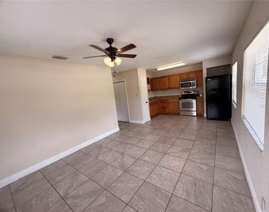 10123 N 11th Street - Photo Thumbnail 7