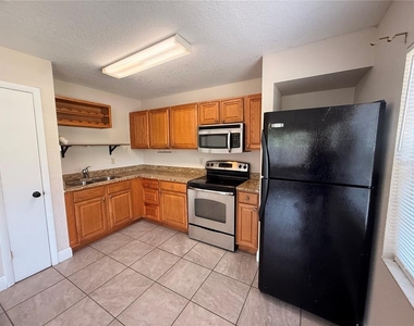 10123 N 11th Street - Photo Thumbnail 13