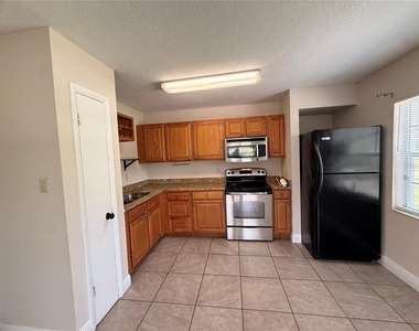 10123 N 11th Street - Photo Thumbnail 9