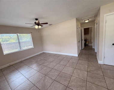 10123 N 11th Street - Photo Thumbnail 5