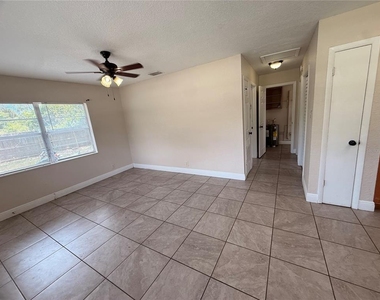 10123 N 11th Street - Photo Thumbnail 6
