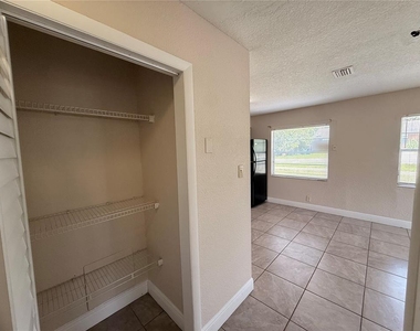 10123 N 11th Street - Photo Thumbnail 15