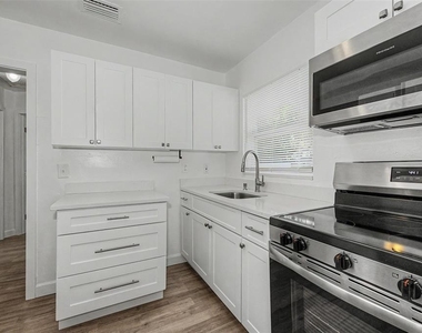 1001 Queen Street S - Photo Thumbnail 6