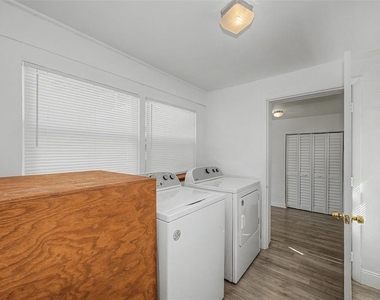 1001 Queen Street S - Photo Thumbnail 16